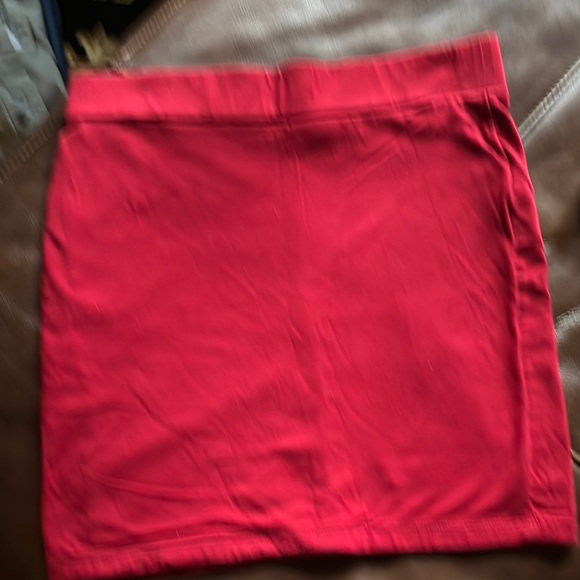 EUC FOREVER 21 RED MINI SKIRT - Picture 1 of 3